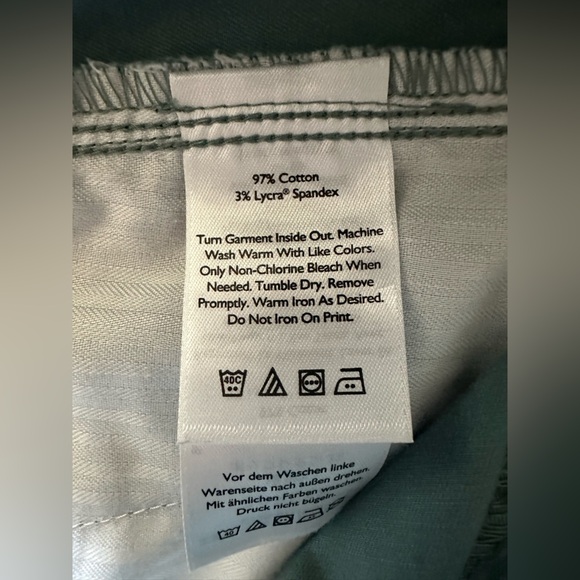 Eddie Bauer Slightly Curvy Light Seafoam Green Shorts- size 2 - Picture 9 of 9